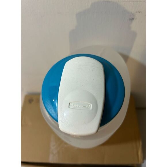 Rubbermaid 3qt/96oz teal lid pitcher container - Picture 2 of 4